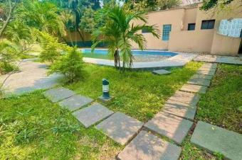 Une grande parcelle en vente  Ngaliemajolie parc 