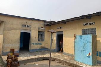 Parcelle mise en vente avec des maisons de locataires  Ndjili Q13  proximit du macadam 