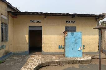 Parcelle mise en vente avec des maisons de locataires  Ndjili Q13  proximit du macadam 