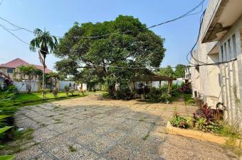 Villa sur Mbenseke 1340m2 1.200.000 morcellement possible