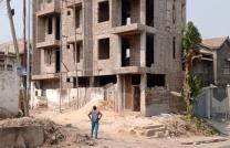 Bâtiment de trois étages inachevée en vente avec des appartements type locatifs à Lemba/salongo sur boulevard salongo mediacongo