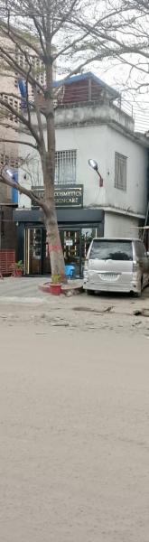 Immeuble  vendre dans la Commune de bandalugwa au Quartier adoula sur macadam 