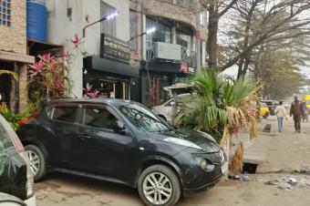 Immeuble  vendre dans la Commune de bandalugwa au Quartier adoula sur macadam 