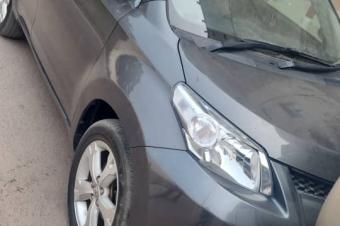 DEUX PICES DES TOYOTA IST NOUVEAU SANS PLAQUE 2014  PRIX  8.000 LISOLO MUKIE KK.   AUTOMATIQUE ESSENCE KILOMTRAGE TRS FAIBLES CLIMATISATION IMPECCABLES LOCALISATION KITA