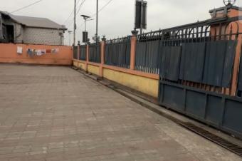 Concession  vendre sur boulevard Lumumba situ  debonhomme Commune de Matete 