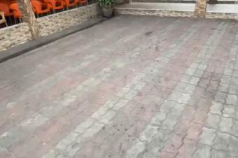 Concession  vendre sur boulevard Lumumba situ  debonhomme Commune de Matete 