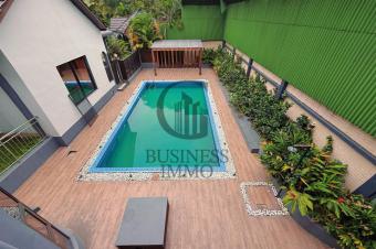 GBUSINESS IMMO MET  VOTRE DISPOSITION LA LOCATION ET LA VENTE ET LOCATION DUNE SOMPTUEUSE VILLA DE  2.000 M SITUE AU CUR DE LA GOMBE DANS UN QUARTIER CALME ET PROPICE.