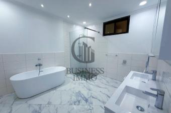 GBUSINESS IMMO MET  VOTRE DISPOSITION LA LOCATION ET LA VENTE ET LOCATION DUNE SOMPTUEUSE VILLA DE  2.000 M SITUE AU CUR DE LA GOMBE DANS UN QUARTIER CALME ET PROPICE.