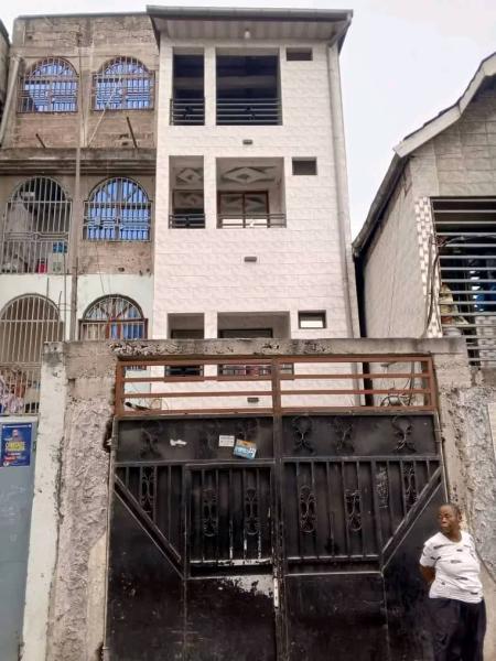 Immeuble  Lingwala R3 5 sur 25m 240.000