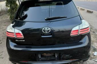 TOYOTA BLADE SANS PLAQUE  VENDRE 