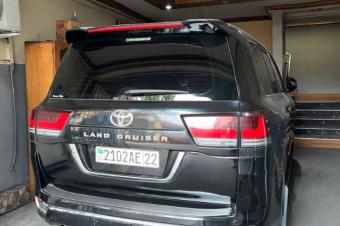 Toyota land cruiser GX.R modifi 2023  Essence   Full options  Couleur dorigine  Climatis  V8 3 banquette  Avec Frigo  Automatique  Volant gauche  Moteur impeccable  Prix  32.