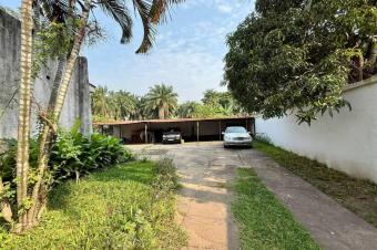 Villa sur Mbenseke 1340m2 1.200.000 morcellement possible