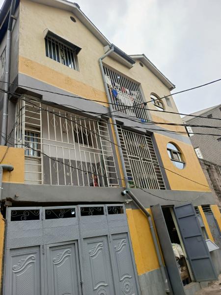 Immeuble de R2  vendre type locatifs  Limete premire rue funa forgeron 