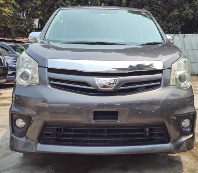 TOYOTA NOHA A VENDRE  KINSHASA 
