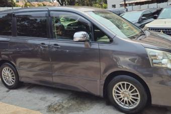 TOYOTA NOHA A VENDRE  KINSHASA 
