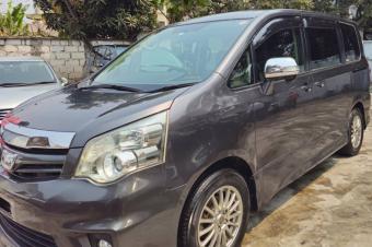 TOYOTA NOHA A VENDRE  KINSHASA 