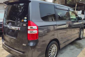 TOYOTA NOHA A VENDRE  KINSHASA 