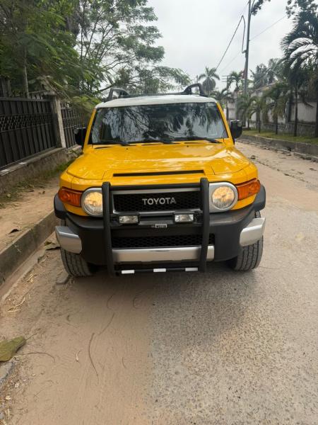 TOYOTA FJ CRUISER SANS PLAQUE  VENDRE 