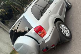 TOYOTA RAV4 INTERMDIAIRE 