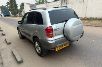 TOYOTA RAV4 INTERMDIAIRE 