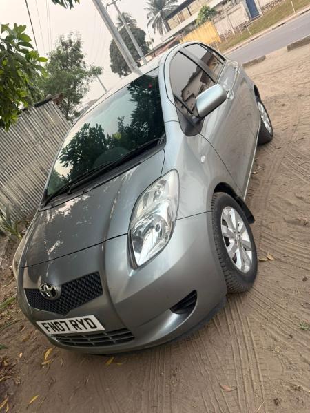 TOYOTA YARIS  A VENDRE 
