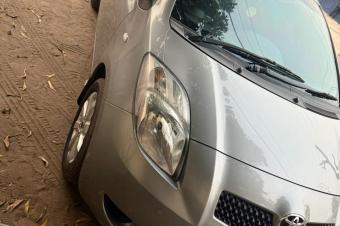 TOYOTA YARIS  A VENDRE 