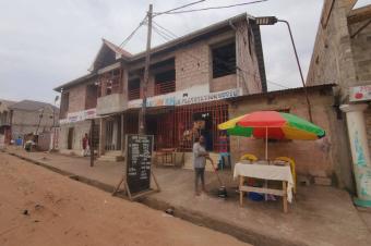 Vente parcelle inclus dun immeuble de R1  Bibwa Nsele  investissement avec revenus 