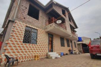 Vente parcelle inclus dun immeuble de R1  Bibwa Nsele  investissement avec revenus 