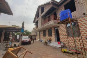 Vente parcelle inclus dun immeuble de R1  Bibwa Nsele  investissement avec revenus 