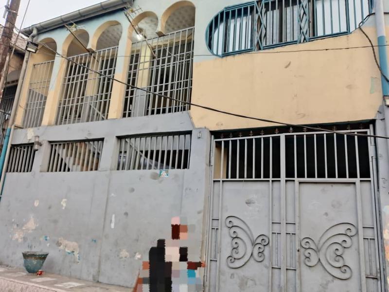 Immeuble dun niveau R1  vendre  Matete  95.000 Rf. Amos Mbayo