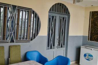 Immeuble dun niveau R1  vendre  Matete  95.000 Rf. Amos Mbayo