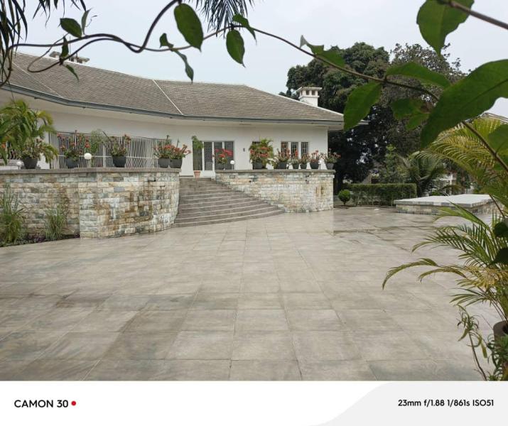 GRANDE PARCELLE  VENDRE   BINZA PIGEONNGALIEMA 