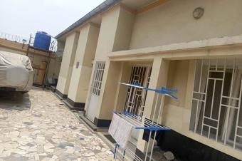 Grande parcelle meuble  vendre  Barumbu Quartier Bon March