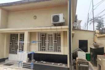 Grande parcelle meuble  vendre  Barumbu Quartier Bon March