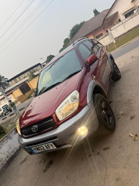 TOYOTA RAV4 INTERMDIAIRE 