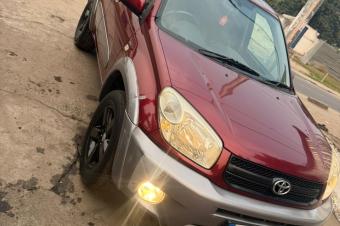 TOYOTA RAV4 INTERMDIAIRE 