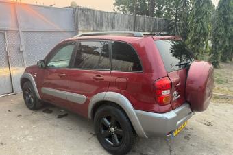 TOYOTA RAV4 INTERMDIAIRE 