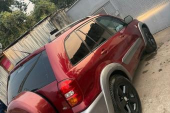 TOYOTA RAV4 INTERMDIAIRE 