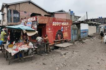 Parcelle en vente sur macadam au coin  Ngiri ngiri 