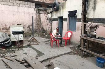 Parcelle en vente sur macadam au coin  Ngiri ngiri 