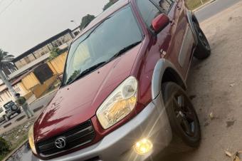 TOYOTA RAV4 INTERMDIAIRE A VENDRE  KINSHASA 