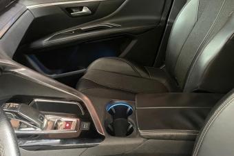 Peugeot 3008 Anne de fabrication  2020 essence automatique volant gauche 4 cylindre prix 15.000  discuter localisation gombe