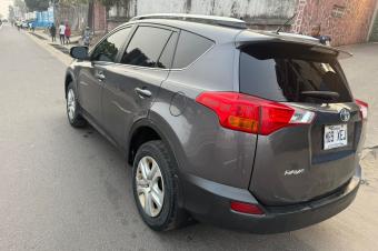 TOYOTA NEW RAV4 A VENDRE  KINSHASA 
