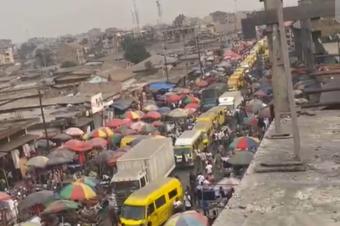 Immeuble stratgique  haut rendement  March central Kinshasa