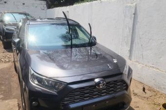 TOYOTA NEW RAV4 hybride  Full options  Anne de fabrication 2023 Volant normal gauche  Sans plaque  Automatique Essence  Couleur dorigine  Climatisation impeccable  Kilomtrage fa