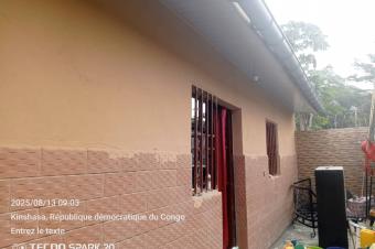 Parcelle 7x20m avec 2 portes locatives en vente  Nsele  Terre Jaune 