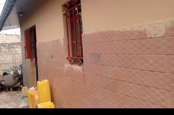 Parcelle 7x20m avec 2 portes locatives en vente  Nsele  Terre Jaune 