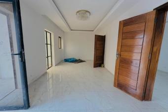 Grande parcelle avec maison et piscine  vendre  Ngaliema Mimosa