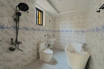 Grande parcelle avec maison et piscine  vendre  Ngaliema Mimosa