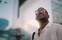 Nos regards n’étant pas fixés sur ce qui se voit,mais sur ce qui ne se voit pas:car les choses qui se voient sont temporaires,mais celles qui ne se voient pas sont éternelle. 2Cor mediacongo